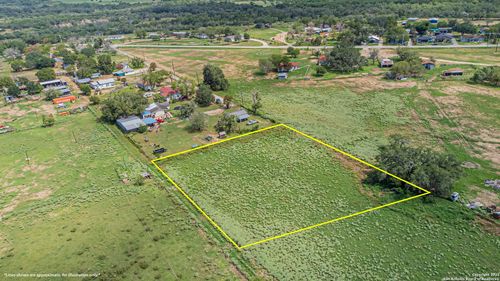 146 County Road 166, Floresville, TX, 78114-6066 | Card Image