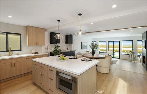 237 Canal St, Newport Beach, CA, 92663 | Card Image