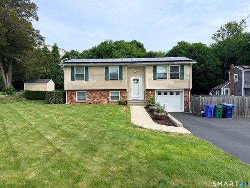 4 Harbor View Ave, Waterford, CT, 06385-1313 | Card Image