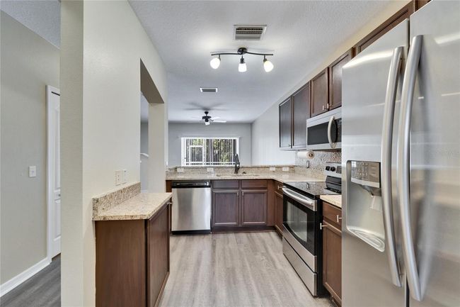 15787 Fishhawk Falls Dr, Townhouse with 2 bedrooms, 3 bathrooms and null parking in Lithia FL | Image 13