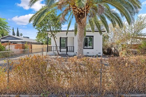 139 W Fir Avenue, Pinedale, CA, 93650 | Card Image