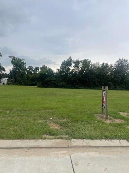 137 River Place Dr, Hahnville, LA, 70057-2413 | Card Image