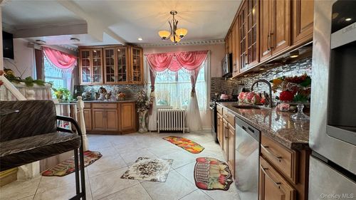 115 Van Wyck Expy, S Ozone Park, NY, 11420 | Card Image