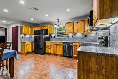 300 Hidden Oaks Dr, Pointblank, TX, 77364-4459 | Card Image