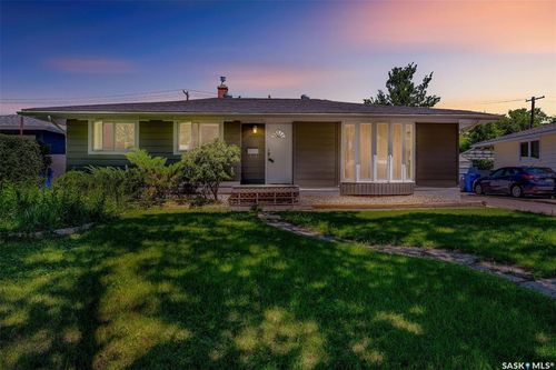 1830 Cowan Cres, House with 4 bedrooms, 2 bathrooms and 3 parking in Regina SK | Card Image