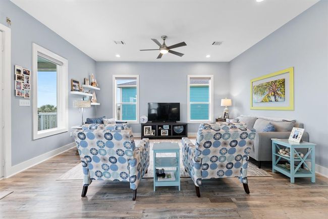 4111 Isla Del Sol, House other with 3 bedrooms, 2 bathrooms and 1 parking in Galveston TX | Image 5