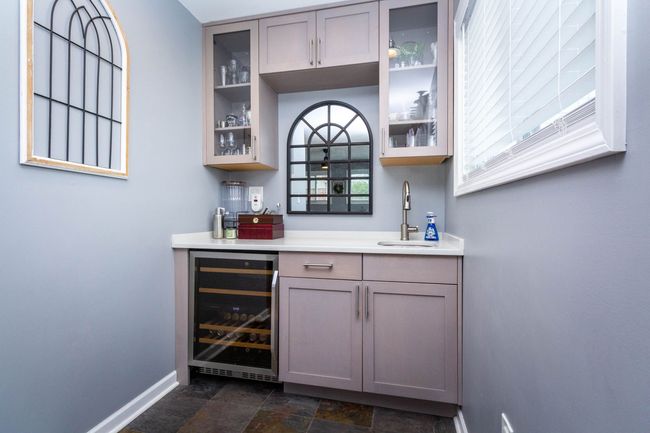 wet bar | Image 19