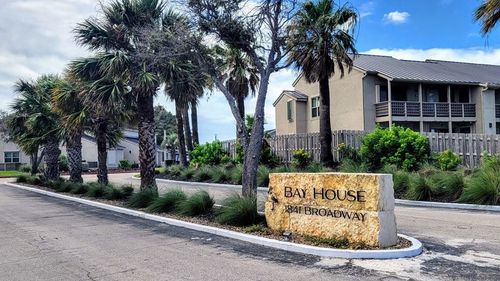 2604 Bayhouse Dr, Rockport, TX, 78382-3549 | Card Image