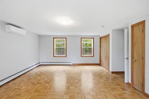 34 West Road, Londonderry, NH, 03053 | Card Image