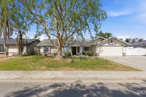 605 Jerlee St, Bakersfield, CA, 93314-3879 | Card Image