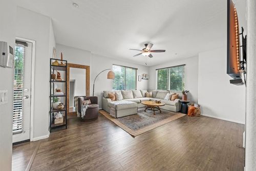 unit-101-300 Tesoro Gln, Escondido, CA, 92025-7384 | Card Image