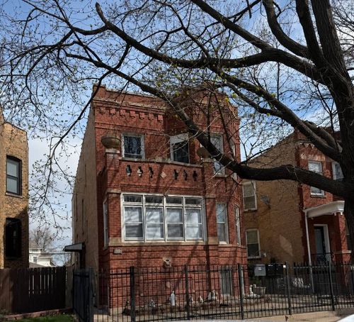 2-3936 W Cornelia Avenue, Chicago, IL, 60618 | Card Image