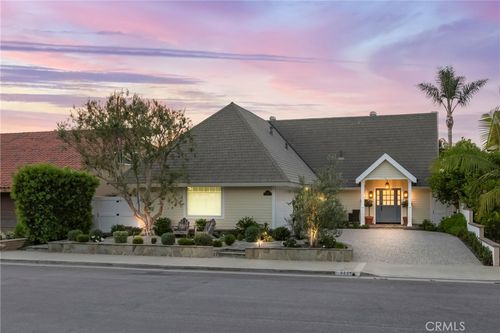 9601 Dumbreck Dr, Huntington Beach, CA, 92646-6004 | Card Image