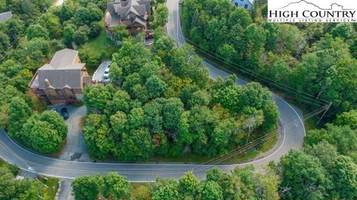 303 N Pinnacle Ridge Rd, Beech Mountain, NC, 28604-8264 | Card Image