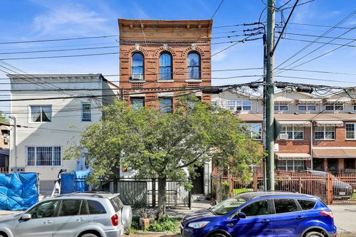 863 Dumont Ave, Brooklyn, NY, 11207-4928 | Card Image