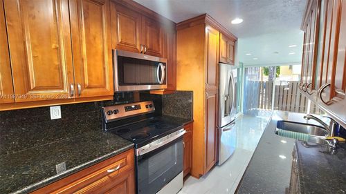 8-841 Nw 81st Ave, Plantation, FL, 33324-1214 | Card Image