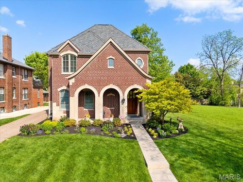 224 N Bemiston Ave, Clayton, MO, 63105-3828 | Card Image