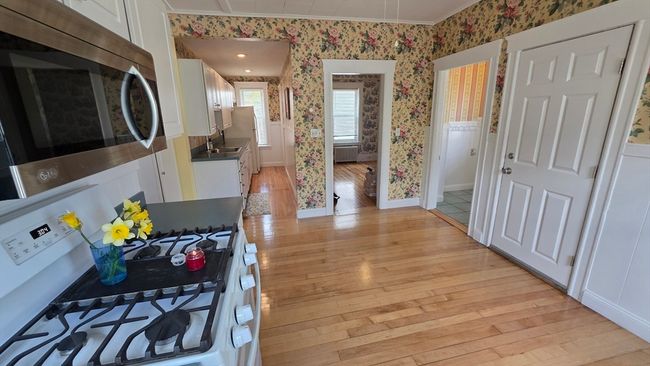 APT-2 - 20 Reeves St, Condo with 3 bedrooms, 1 bathrooms and 2 parking in Worcester MA | Image 11
