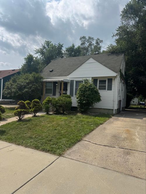 20131 Pinehurst St, Detroit, MI, 48221-1059 | Card Image