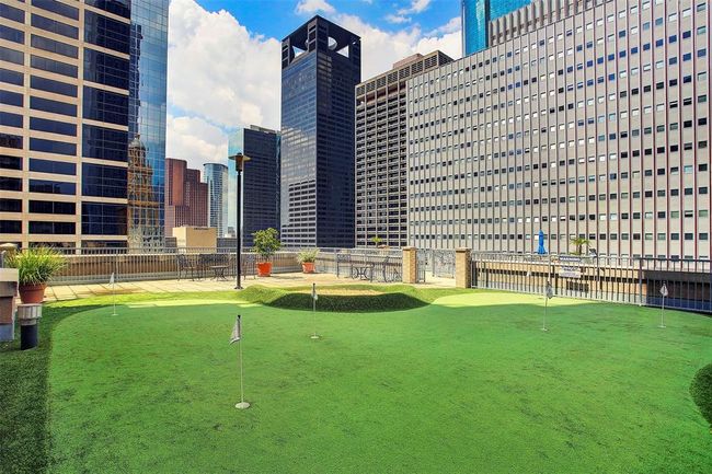Rooftop putting green. | Image 31