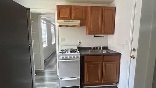 apt-4-72 S 6th St, New Bedford, MA, 02740-4860 | Card Image