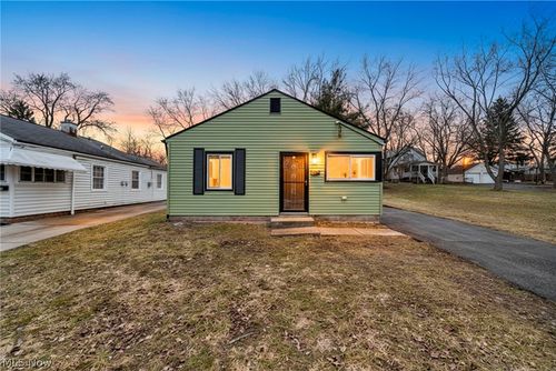 109 Forest Dr, Bedford, OH, 44146-3532 | Card Image