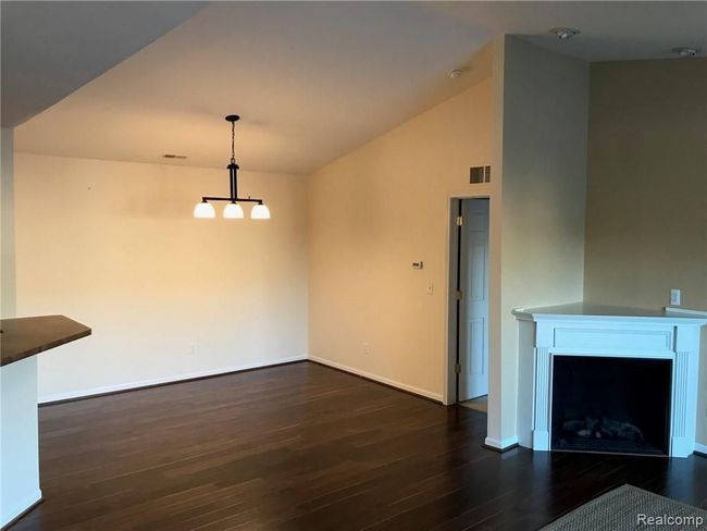 27208 Chesapeake Cir, Condo with 2 bedrooms, 2 bathrooms and null parking in Commerce Twp MI | Image 6