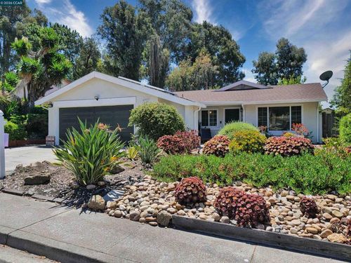 913 Seascape Cir, Rodeo, CA, 94572-1812 | Card Image