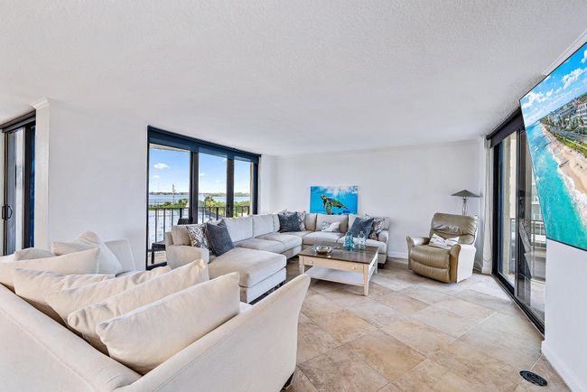 APT-305 - 5420 N Ocean Dr, Condo with 2 bedrooms, 2 bathrooms and null parking in Riviera Beach FL | Image 6