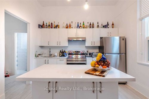 59 Mary St, Barrie, ON, L4N1T2 | Card Image