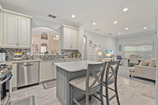 397 Nw Breezy Point Loop, House other with 2 bedrooms, 2 bathrooms and null parking in Port St. Lucie FL | Image 5