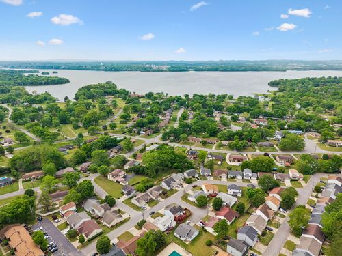 111 River Bend Rd, Hendersonville, TN, 37075-4185 | Card Image
