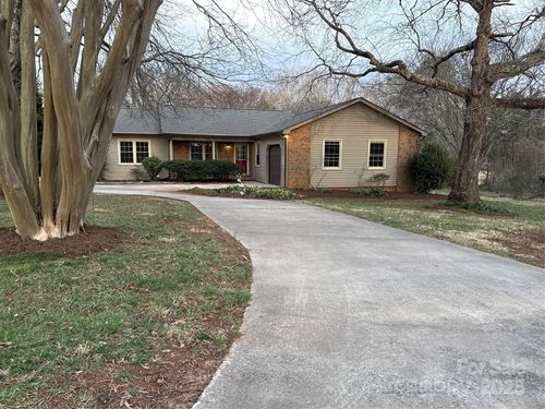 3498 Yorkland Dr, Hickory, NC, 28601-8135 | Card Image