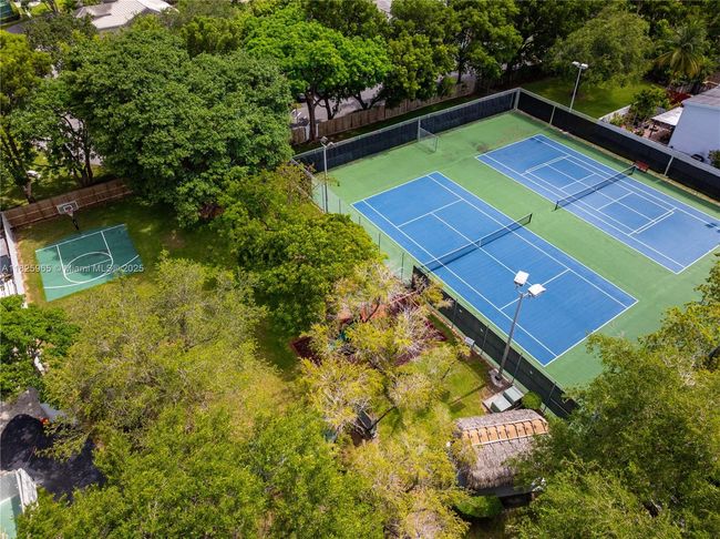 5292 Sw 69 Th Pl, Townhouse with 2 bedrooms, 3 bathrooms and null parking in Miami FL | Image 25