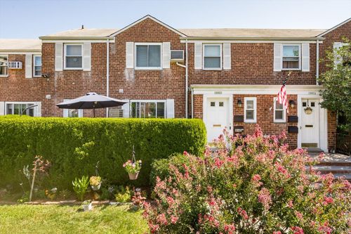 2-72 Little Neck Pkwy, Glen Oaks, NY, 11004-1128 | Card Image