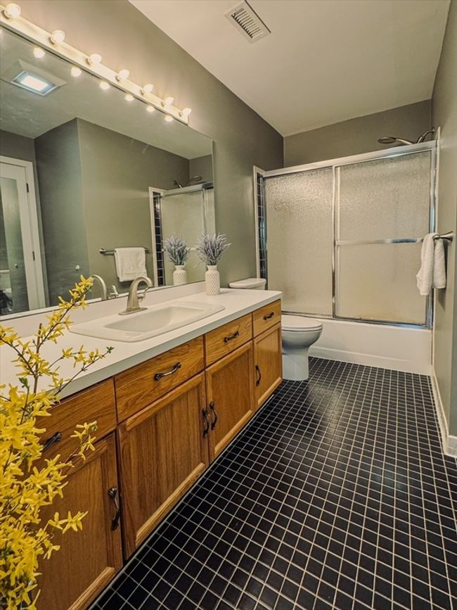 8 - 8 Kendalls Ml, Condo with 2 bedrooms, 2 bathrooms and 1 parking in Woburn MA | Image 17