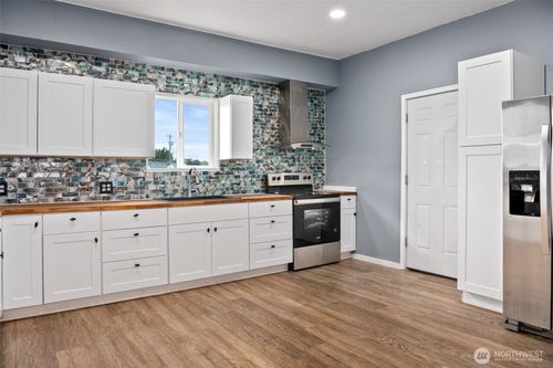 1118 W Wishkah St, Aberdeen, WA, 98520-6832 | Card Image