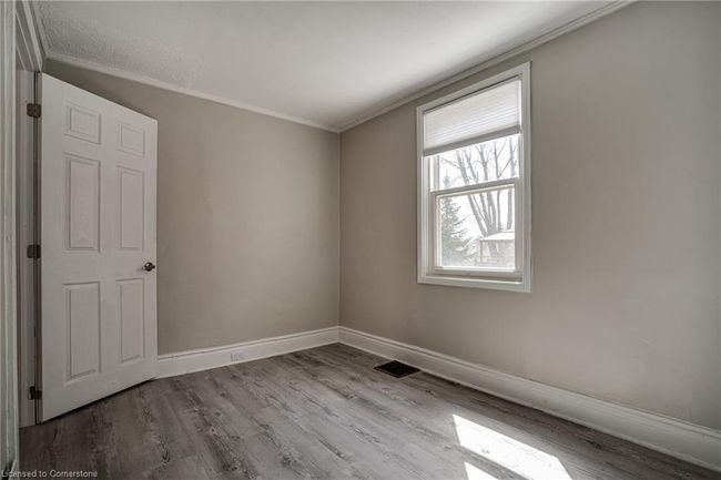 77 E 24 Th St, House other with 2 bedrooms, 1 bathrooms and 1 parking in Hamilton ON | Image 15