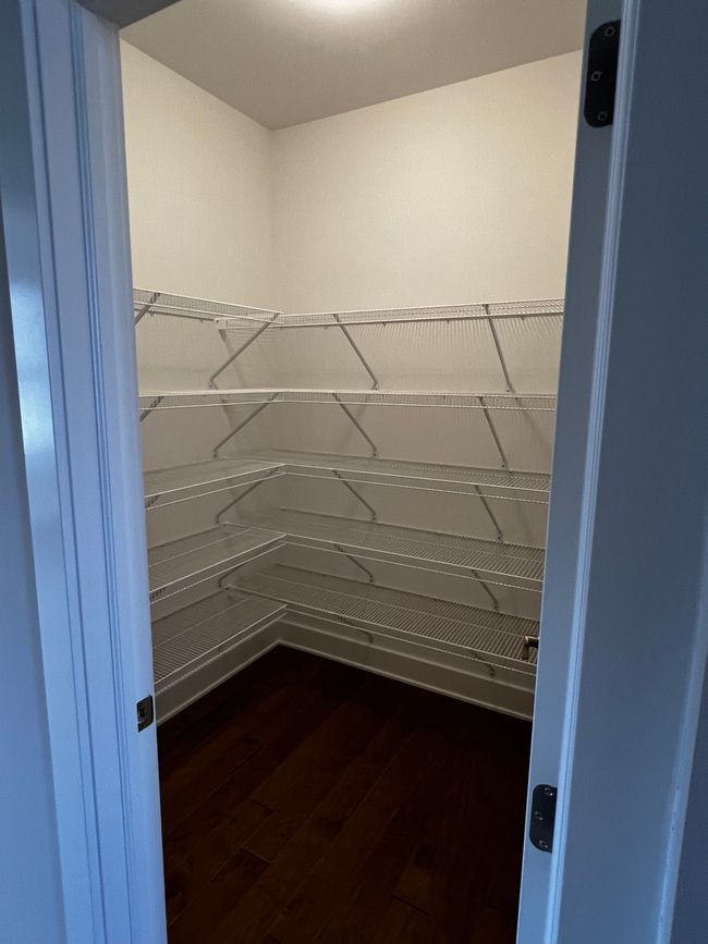 Butler's pantry | Image 14