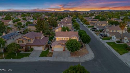 43406 Rucker St, Lancaster, CA, 93535-4985 | Card Image