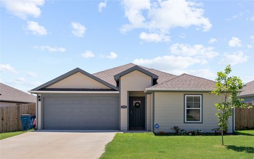 1321 Bates St, Gentry, AR, 72734-4031 | Card Image