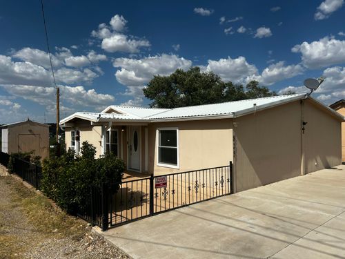825 Corona Ave, Santa Rosa, NM, 88435-2617 | Card Image