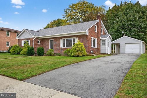 38 Cedar St, MACUNGIE, PA, 18062-1002 | Card Image