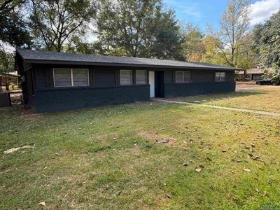 1015 W Holland St, House other with 3 bedrooms, 1 bathrooms and null parking in Carthage TX | Image 1