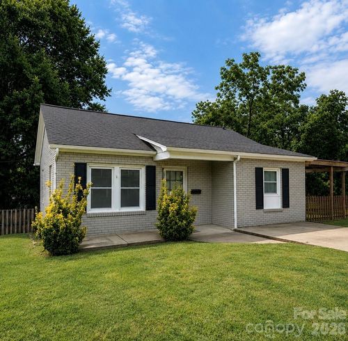 56 1st Ave Se, Taylorsville, NC, 28681-4092 | Card Image