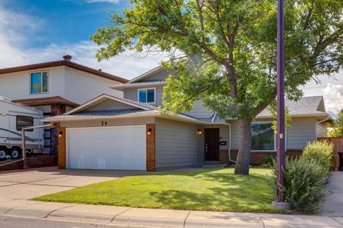 24 Berkley Place Nw, Calgary, AB, T3K1A7 | Card Image