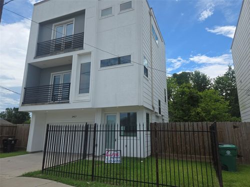 2917 Sauer St, Houston, TX, 77004-1823 | Card Image