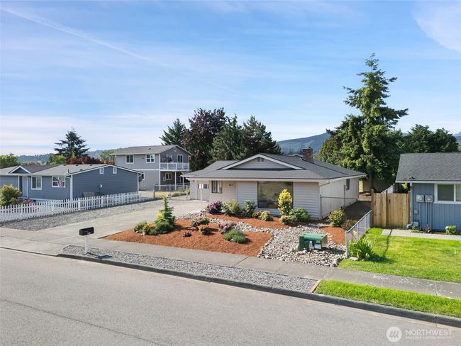 807 W Fir St, House other with 2 bedrooms, 2 bathrooms and 2 parking in Sequim WA | Image 25