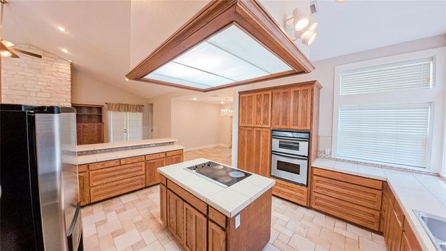 1212 W North St, House other with 3 bedrooms, 3 bathrooms and 2 parking in Louise TX | Image 11