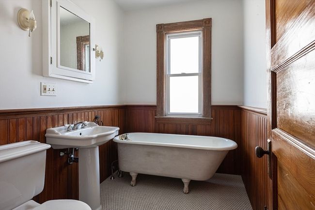 2 - 9 Charnwood Rd, Condo with 4 bedrooms, 2 bathrooms and 2 parking in Somerville MA | Image 17